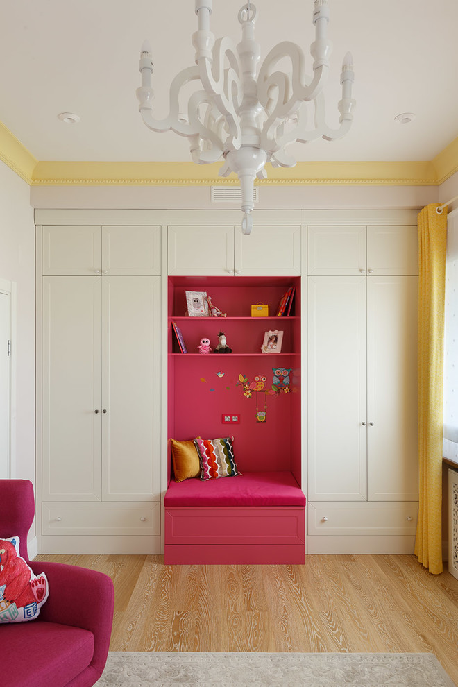This is an example of a mid-sized transitional kids' room for kids 4-10 years old and girls in Saint Petersburg with medium hardwood floors and brown floor.