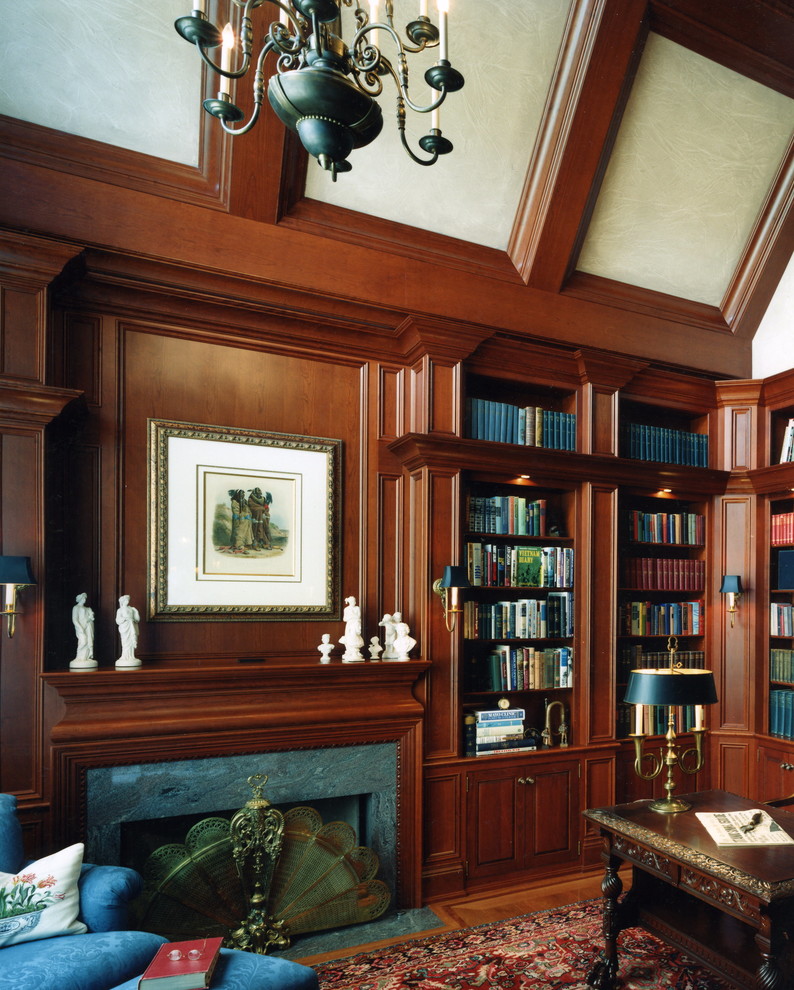 Design ideas for a traditional home office in Omaha.