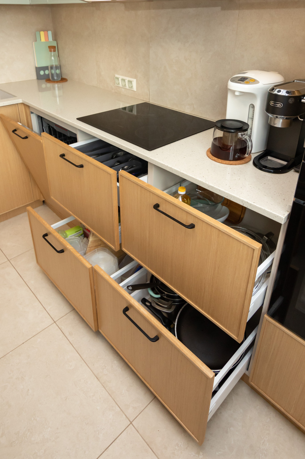 Неоклассическая кухня в трендовых цветах этого года