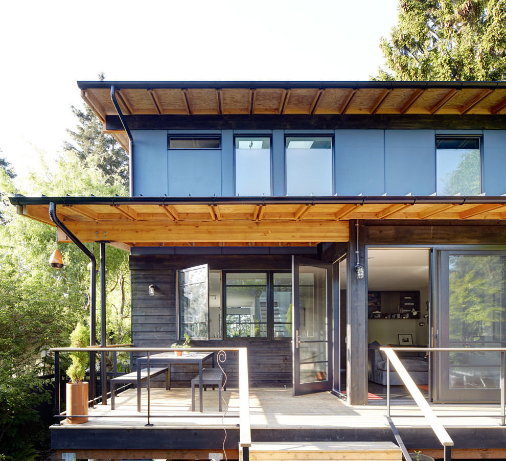 Mid-sized contemporary balcony in Seattle with a roof extension.