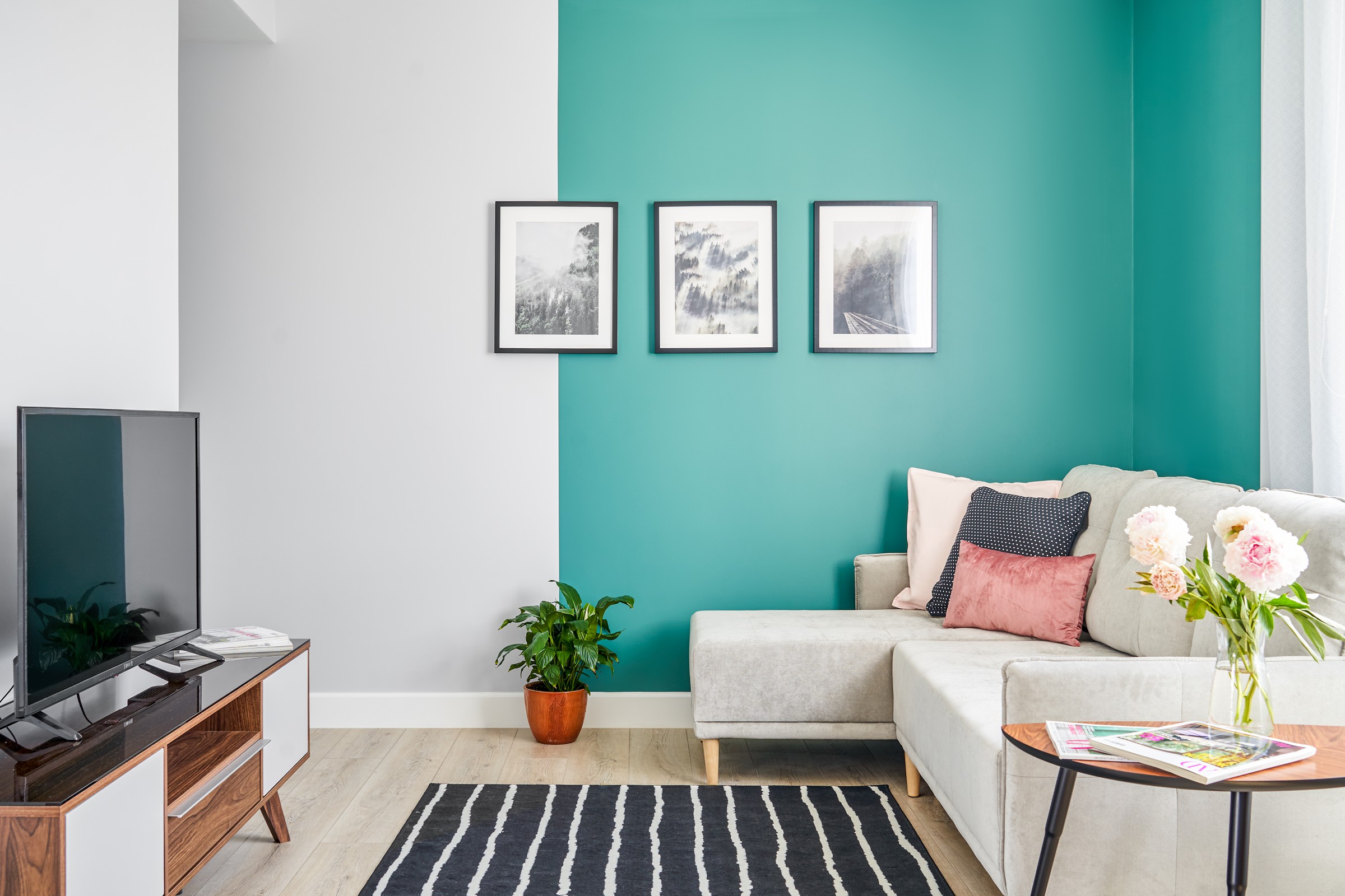 На берегу лесного ручья