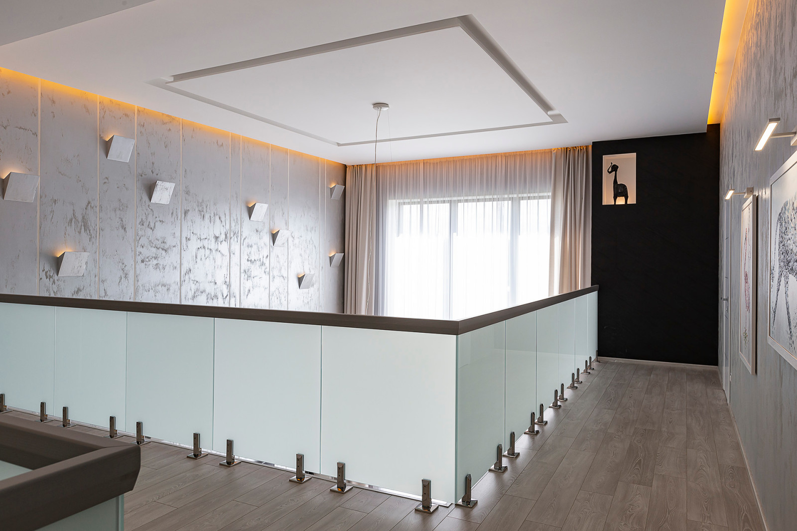 Дом с серебристыми стенами / House with silver walls