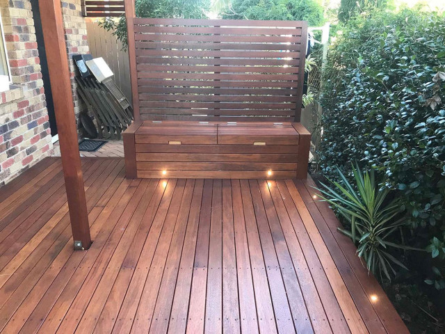 Deck with Storage Seating terrasse