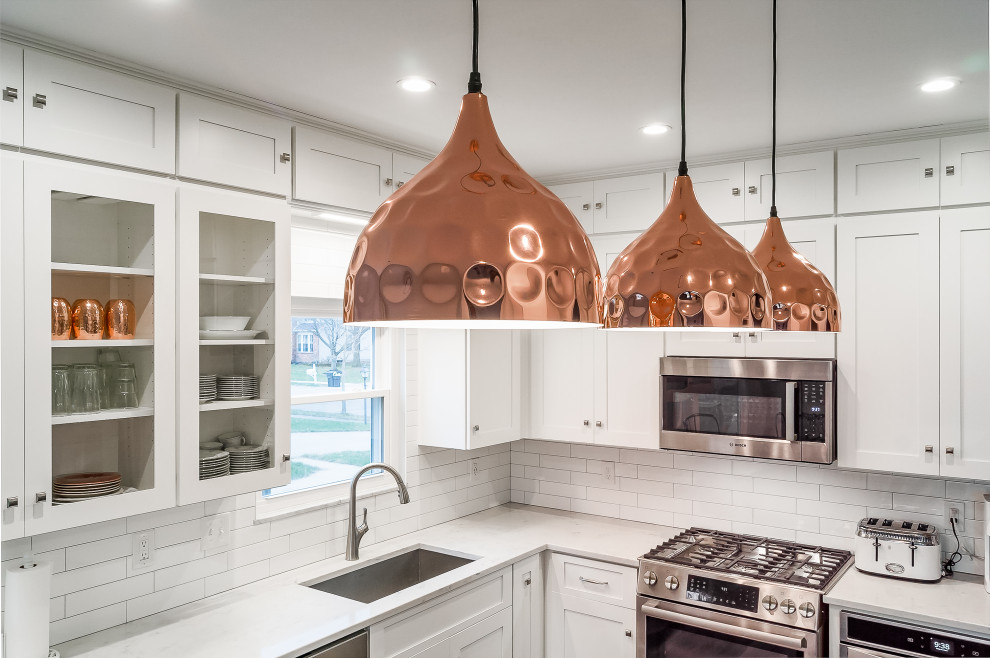 Mid-sized transitional l-shaped eat-in kitchen photo in Columbus with shaker cabinets, quartz countertops, white backsplash, subway tile backsplash and an island