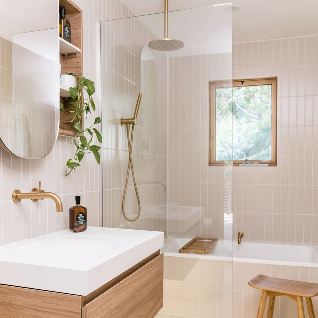 Hunting For George Lorne Beach House scandinavian-bathroom