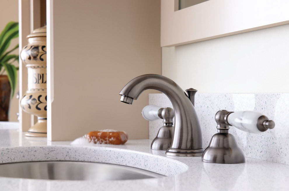 Example of a classic bathroom design in Orange County
