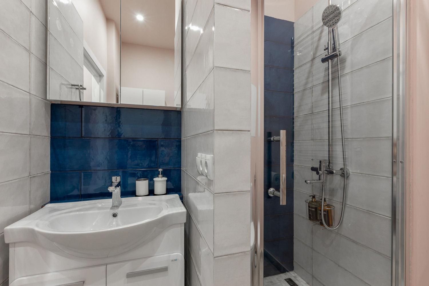 Синяя студия для краткосрочной аренды