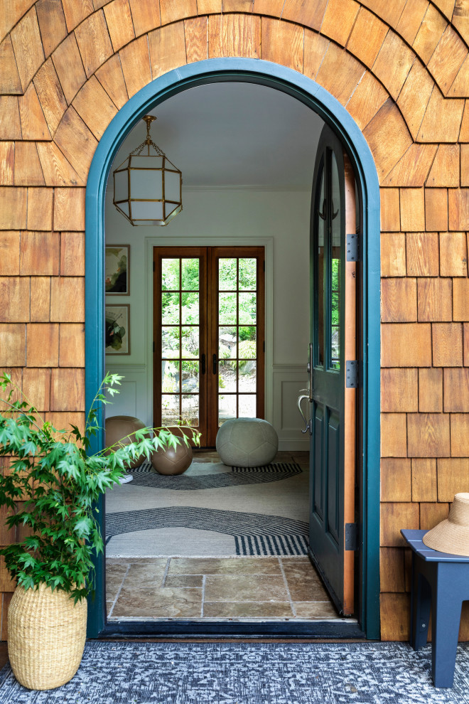 Example of a transitional entryway design in New York
