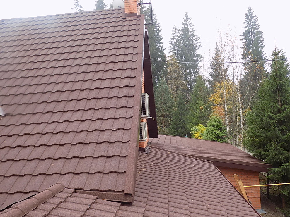 Замена старой кровли на композитную черепицу Metrotile Metroroman