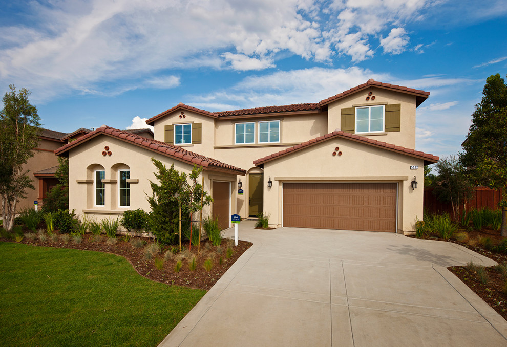 This is an example of a contemporary house exterior in San Diego.