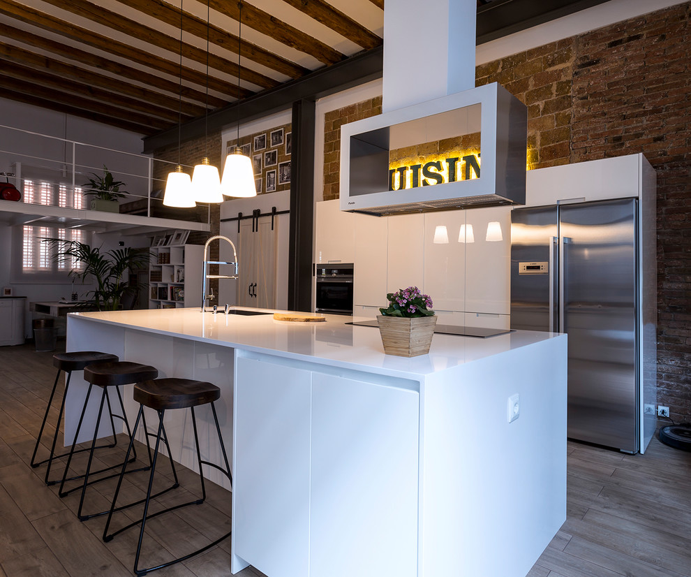 Example of a minimalist kitchen design in Barcelona