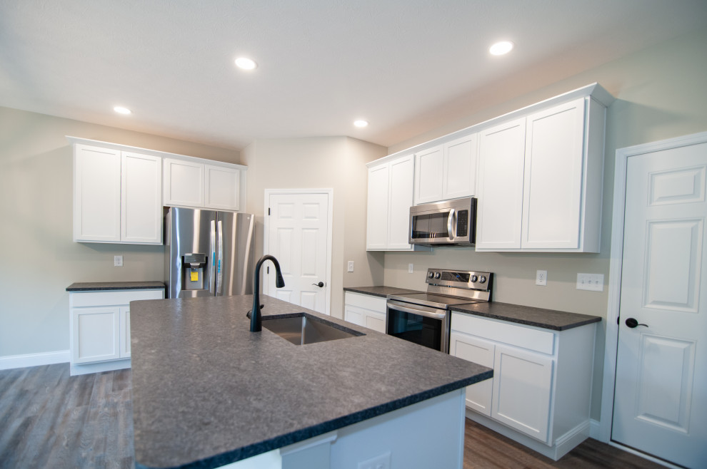 New 2 story home in Morrow