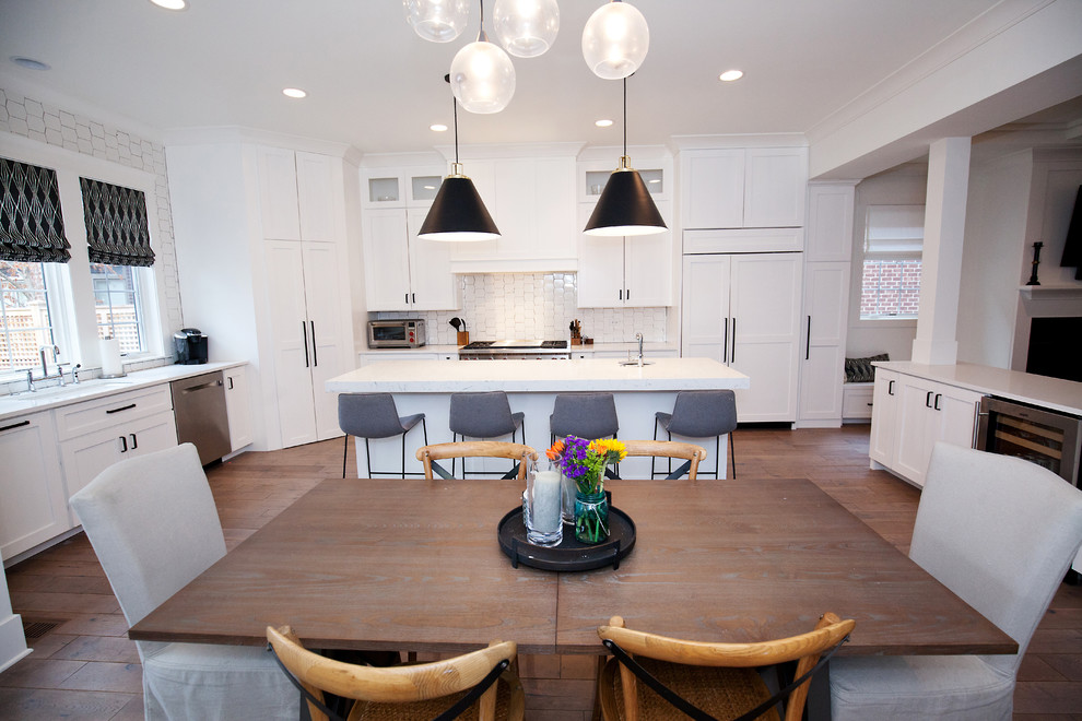 Transitional home design photo in Chicago