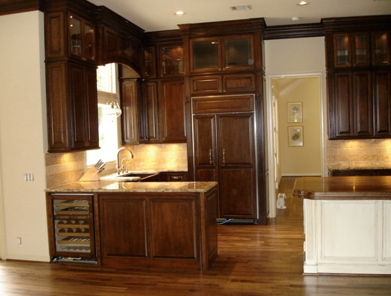 Transitional kitchen photo in Austin
