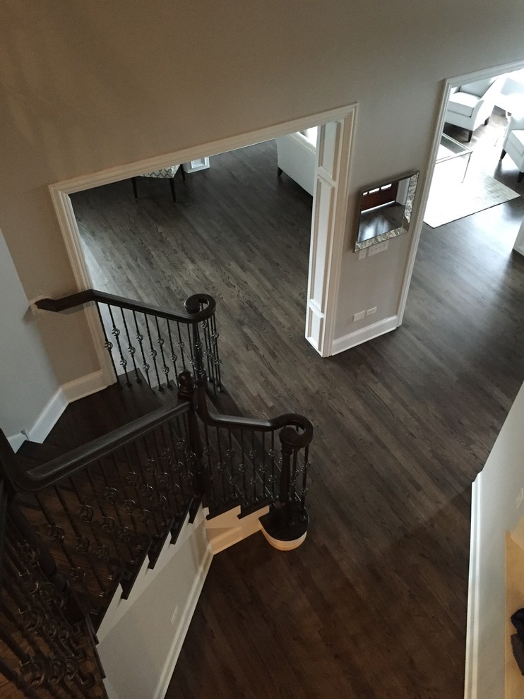 Example of a transitional entryway design in Chicago