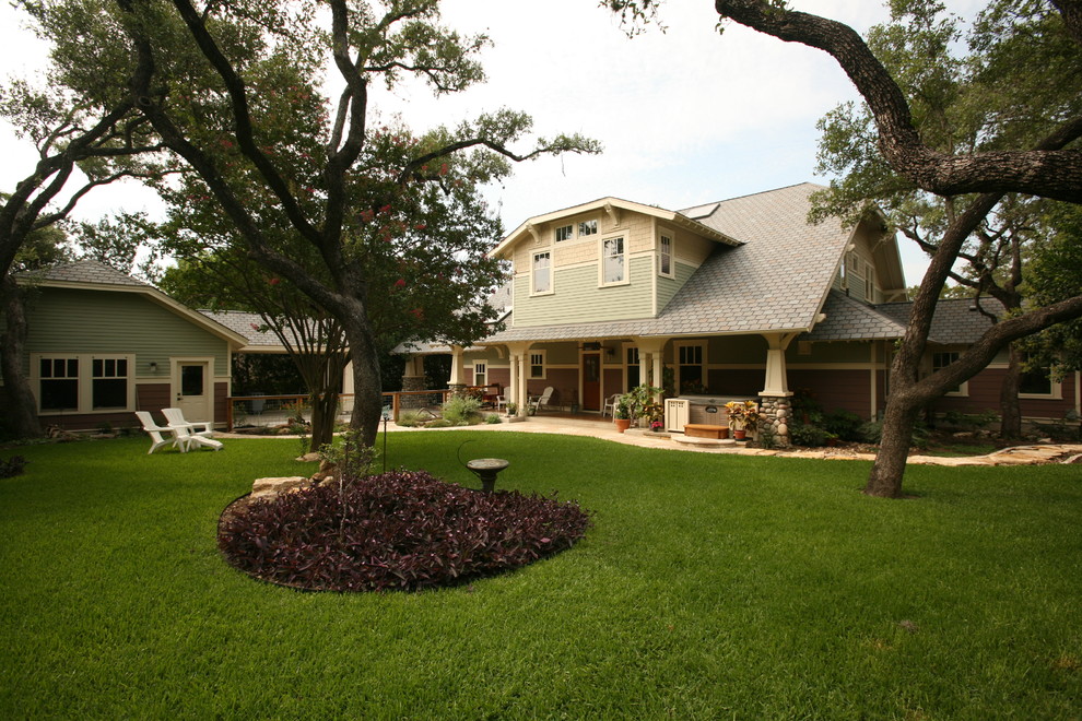 This is an example of an arts and crafts exterior in Austin.
