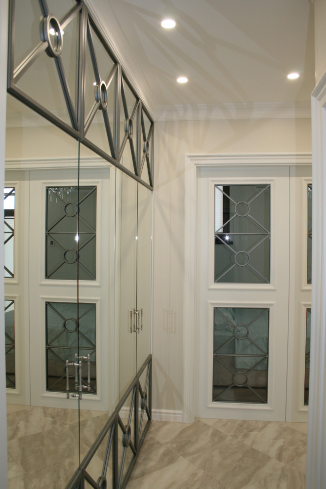 Белая неоклассика с оттенком морской волны