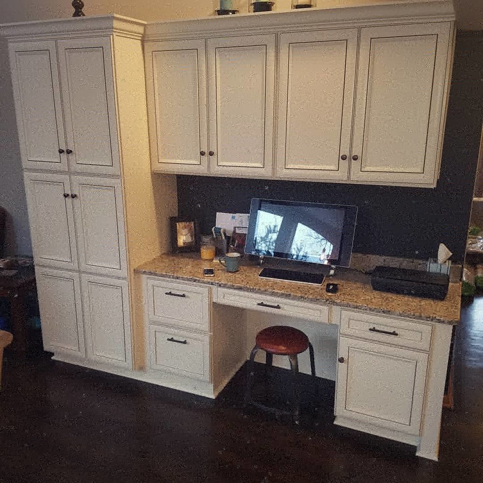 Kitchen - transitional kitchen idea