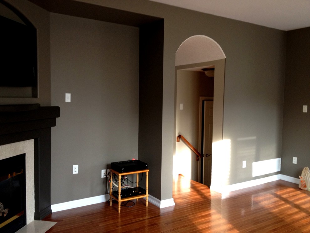 Example of a transitional home design design in Toronto