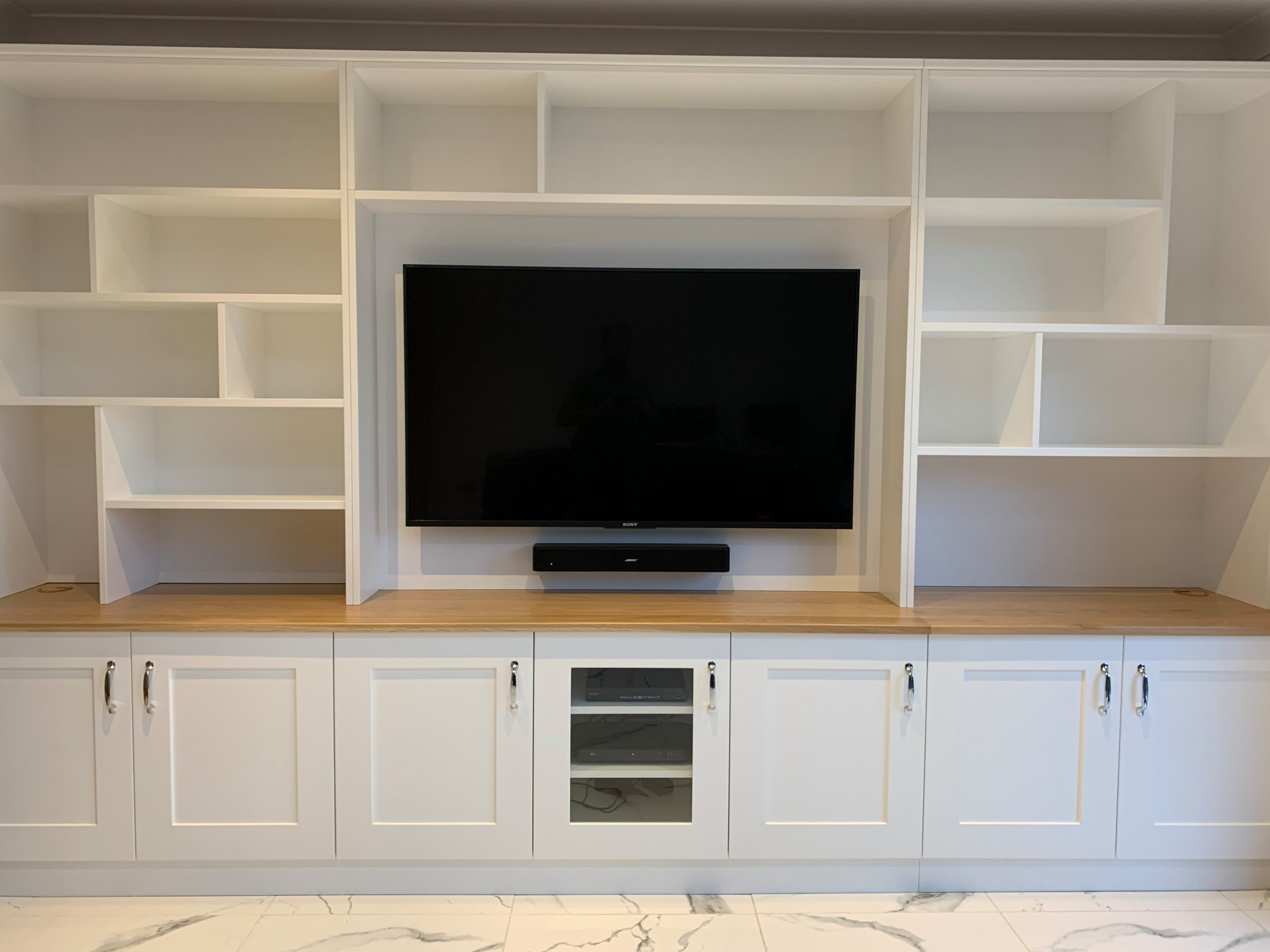 Large media unit with integrated TV and soundbar
