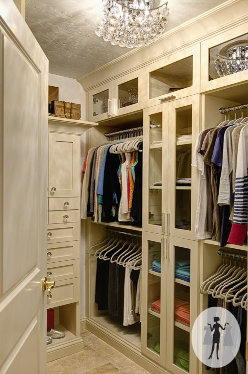 This is an example of a traditional storage and wardrobe in Miami.