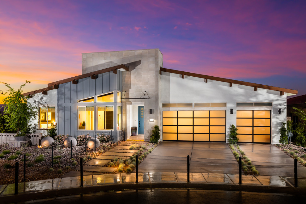 Mid-sized midcentury one-storey exterior in Los Angeles.