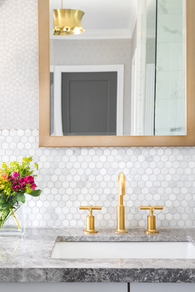 Example of a transitional home design design in Dallas