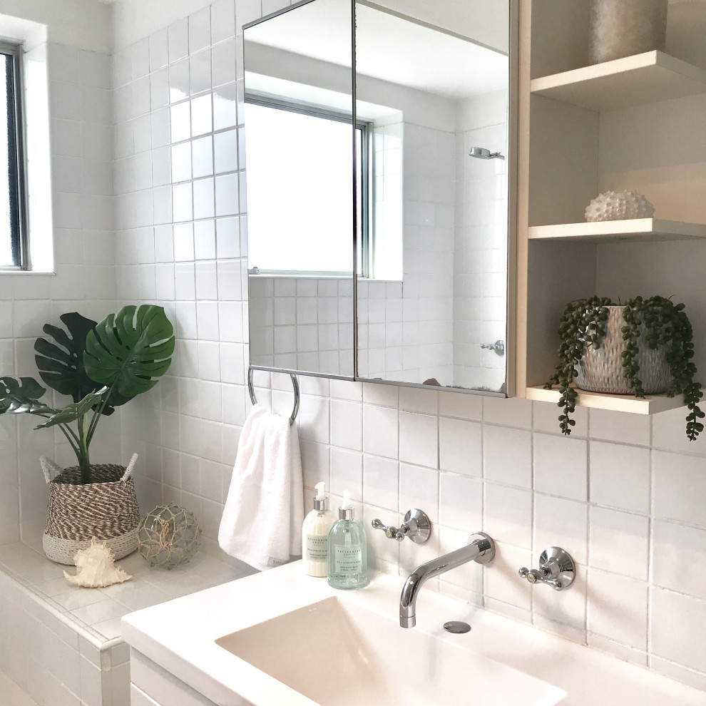 Photo of a beach style bathroom in Sydney.