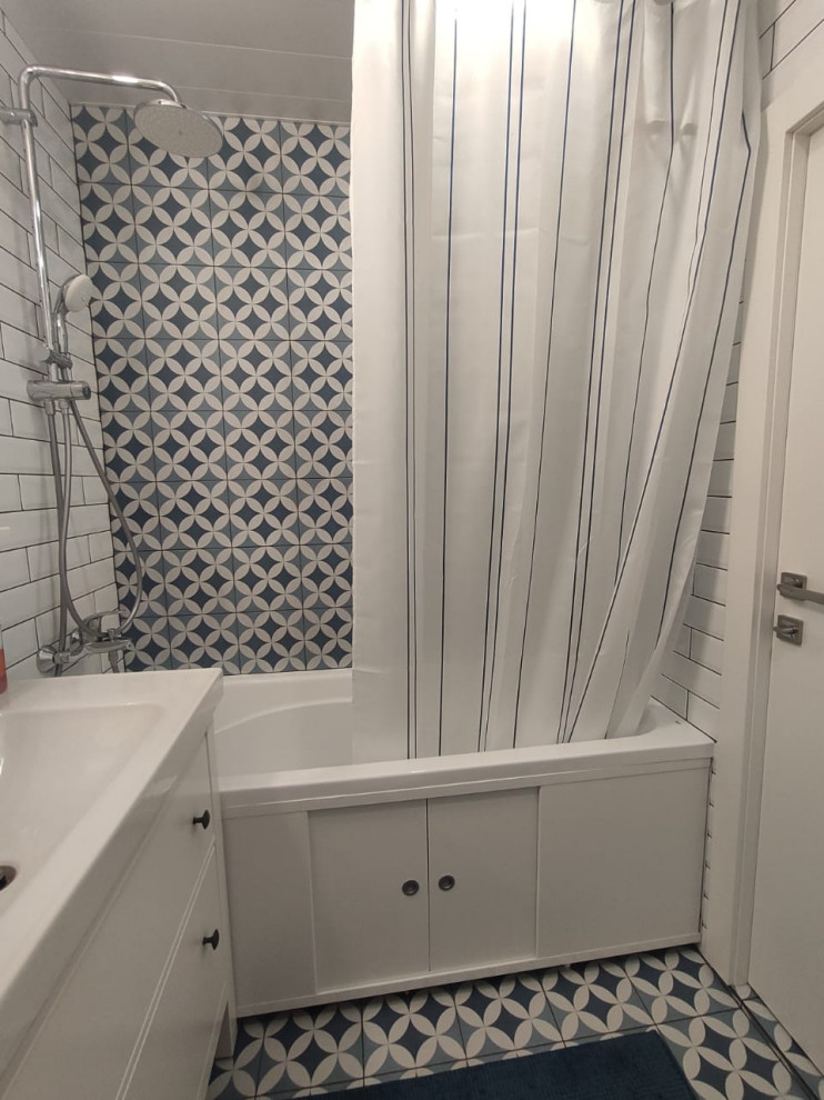 Immagine di una piccola stanza da bagno scandinava