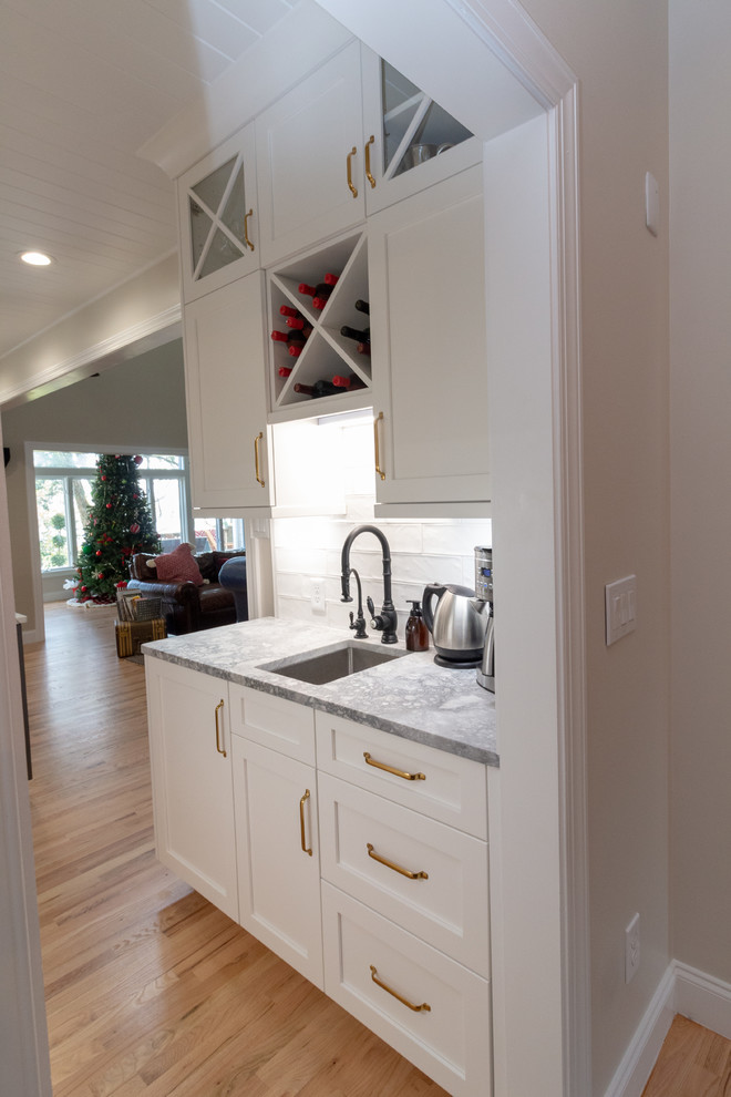 Eat-in kitchen - large l-shaped eat-in kitchen idea with shaker cabinets, white cabinets, granite countertops, an island and white countertops