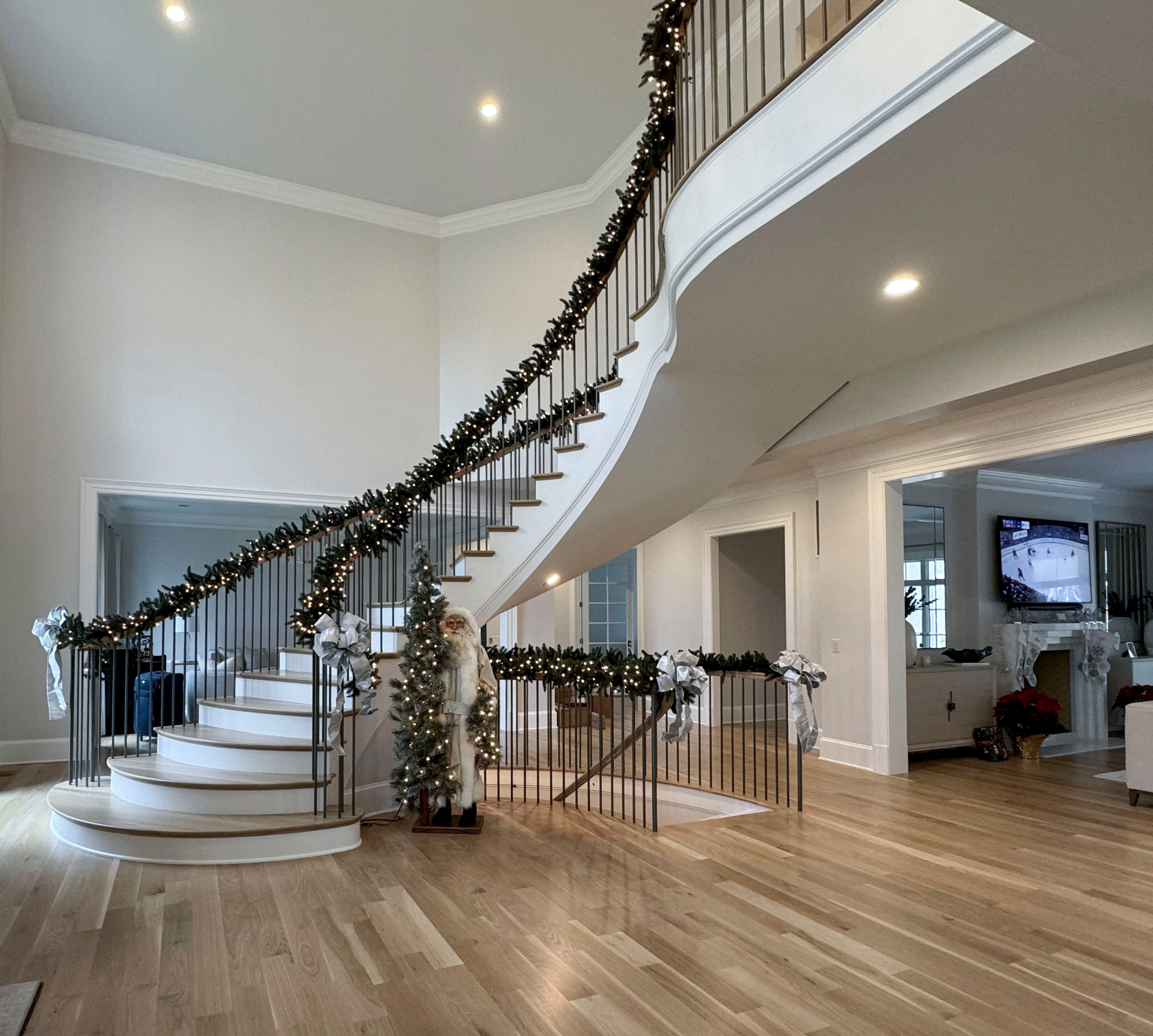 116_Elegant & Eye-catching Curved Staircase, Leesburg VA 20175