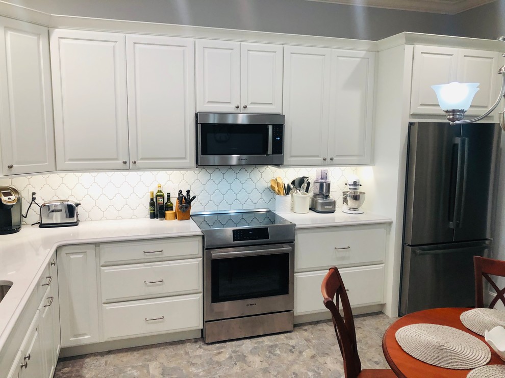 Kitchen - transitional kitchen idea in Cincinnati