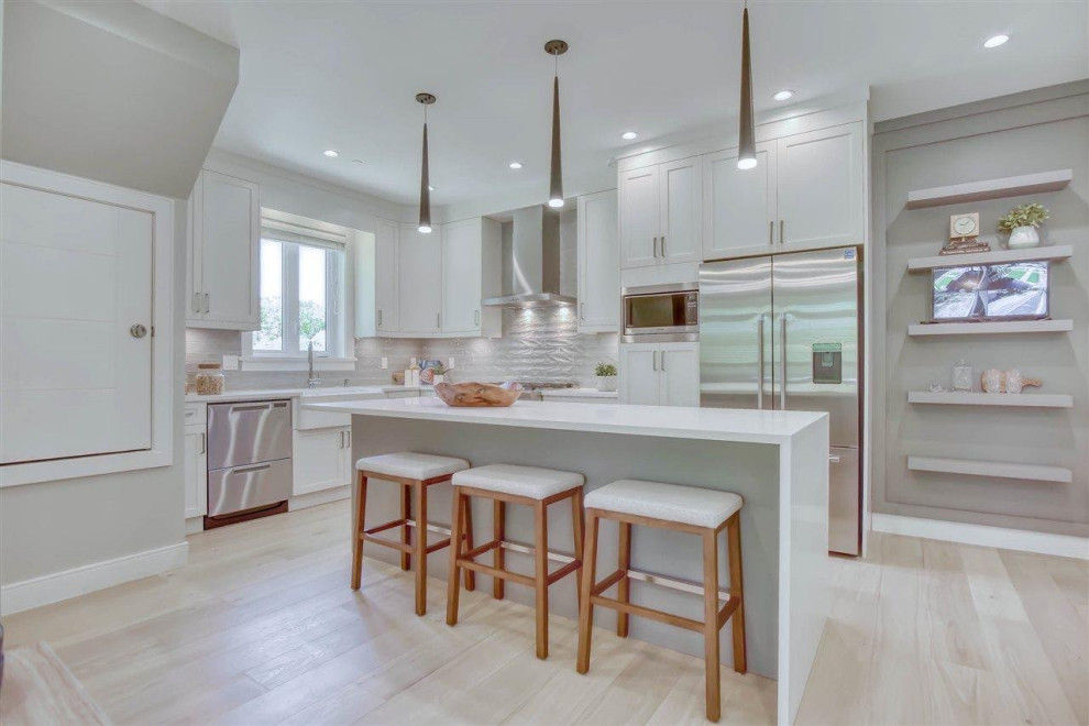 Home design - transitional home design idea in Vancouver