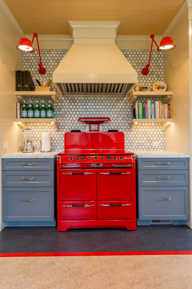 Example of a transitional linoleum floor and multicolored floor kitchen design in Seattle with shaker cabinets, gray cabinets, solid surface countertops, porcelain backsplash and colored appliances
