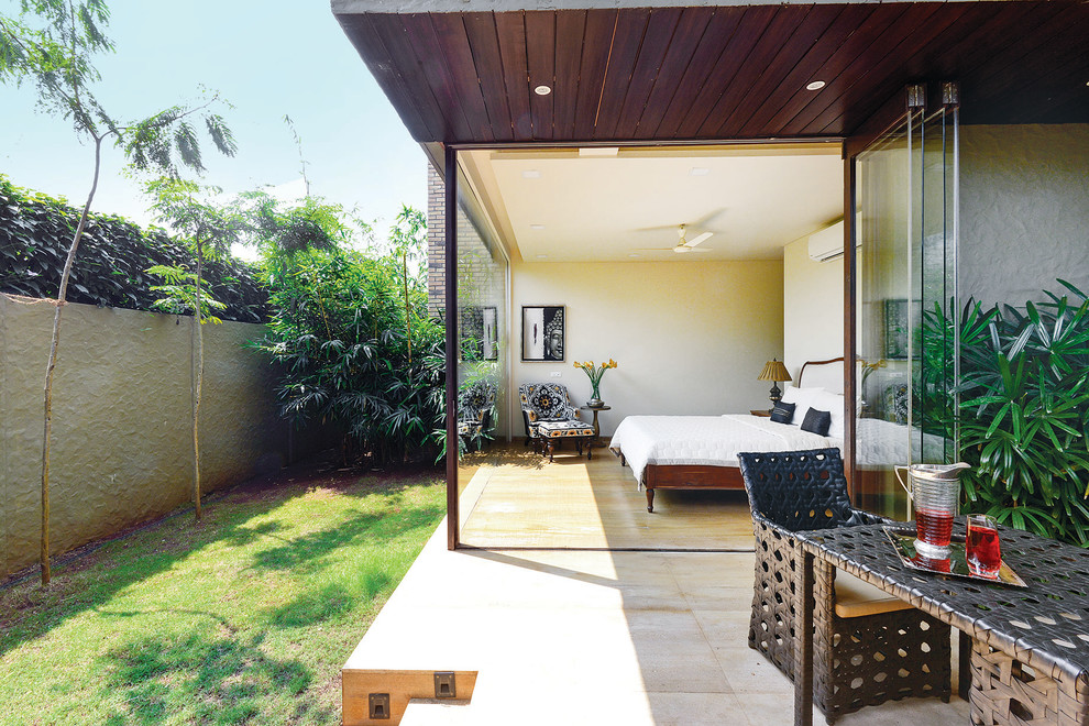 Design ideas for a contemporary verandah in Mumbai.