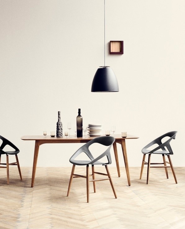 Design ideas for a scandinavian dining room in Singapore.