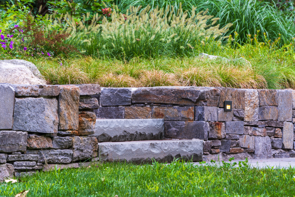 Ispirazione per un grande giardino moderno dietro casa