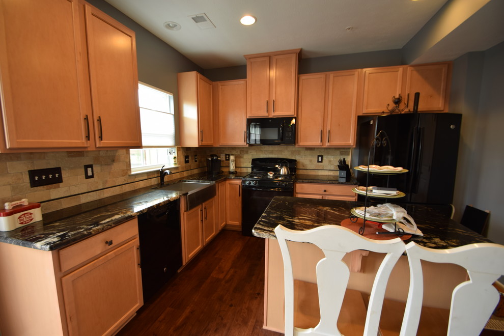 Kitchen - transitional kitchen idea