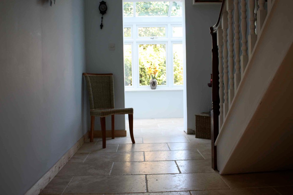 Design ideas for a traditional entryway in Hampshire.