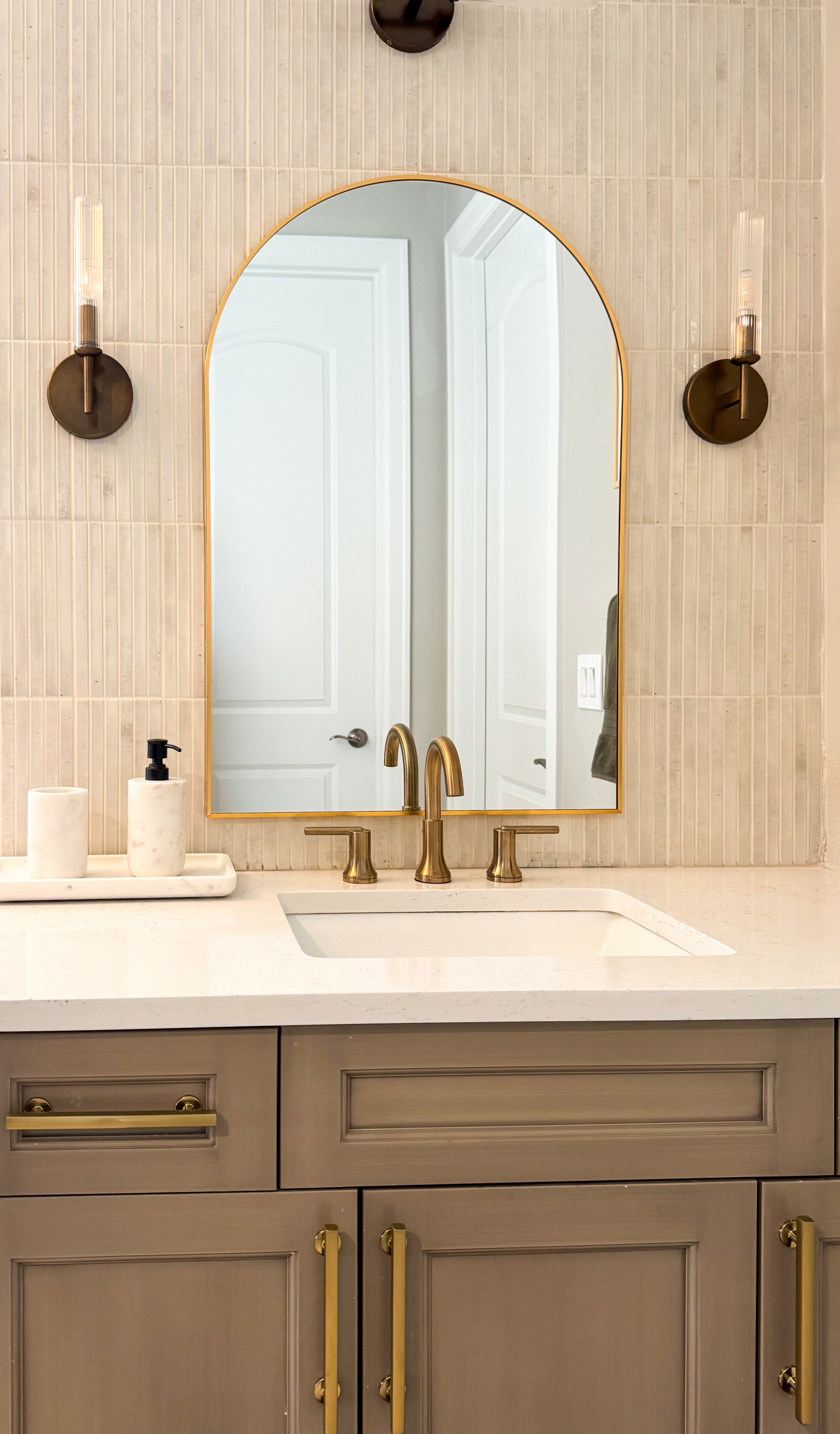 tiled vanity backsplash