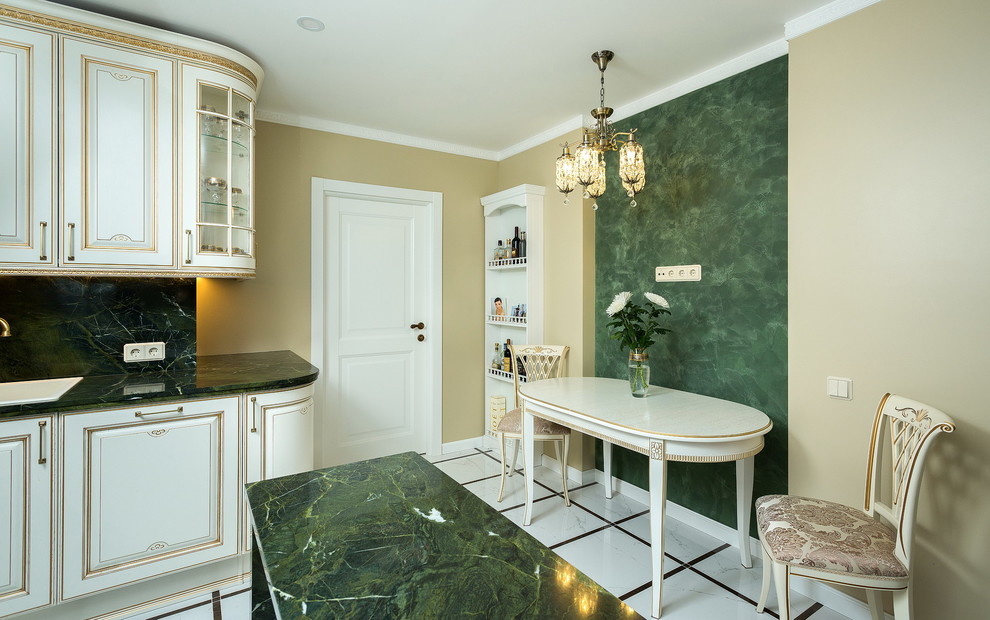 Зеленый мрамор в интерьере кухни