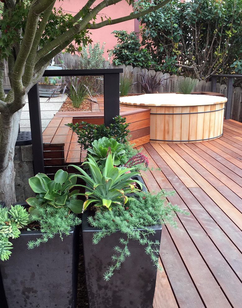 Small trendy backyard deck photo in San Francisco