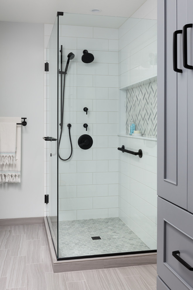 Mid-sized modern master bathroom in Seattle with recessed-panel cabinets, grey cabinets, a corner shower, a one-piece toilet, white tile, ceramic tile, blue walls, porcelain floors, an undermount sink, engineered quartz benchtops, grey floor, a hinged shower door and white benchtops.