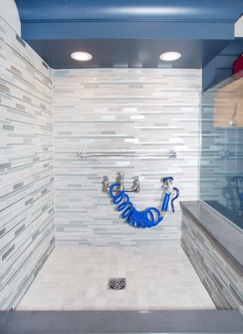 Photo of a mid-sized transitional bathroom in Toronto with beaded inset cabinets, blue cabinets, gray tile, white tile, matchstick tile, grey walls and porcelain floors.