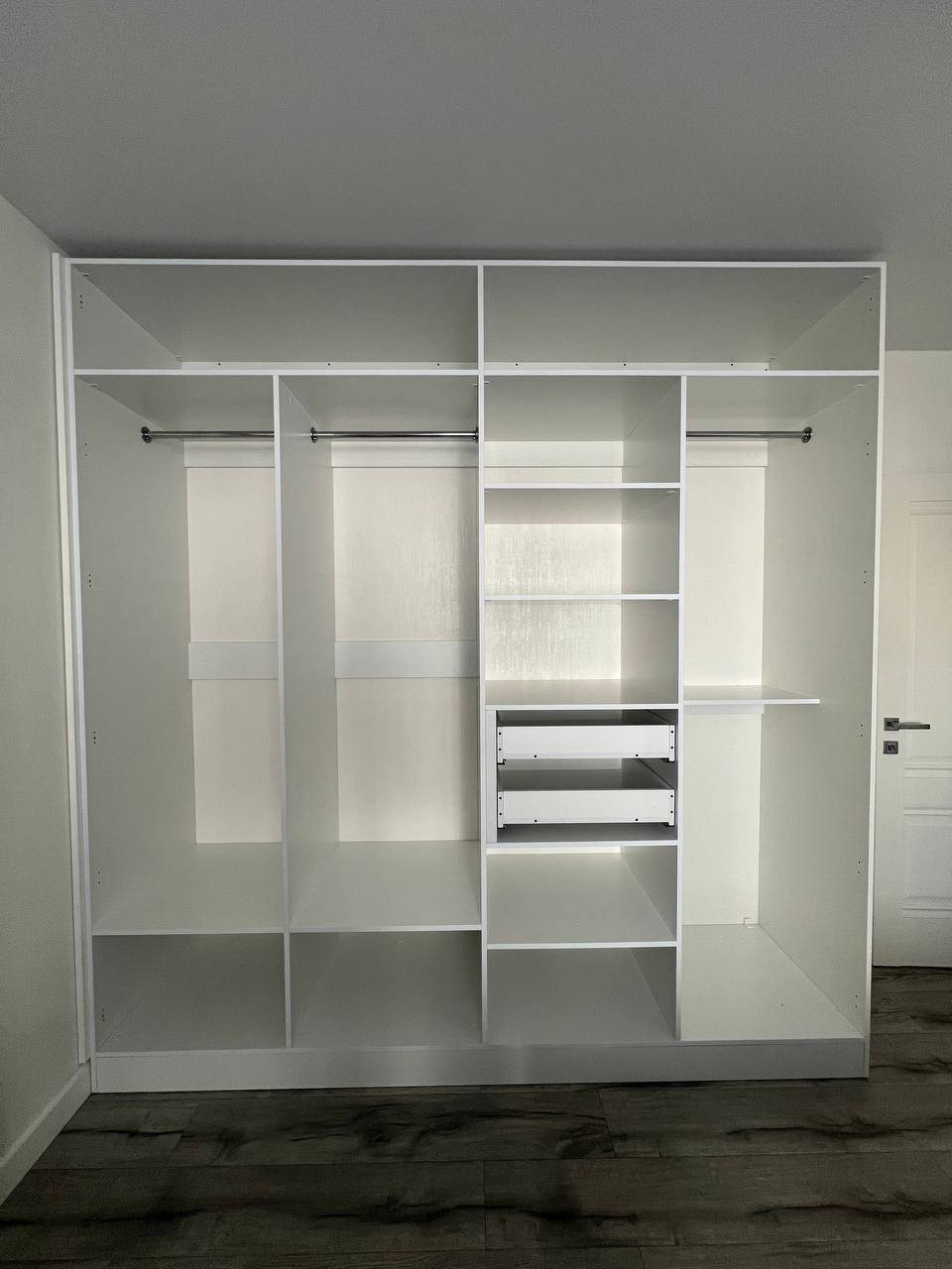 Стильный шкаф (сборка в деталях)