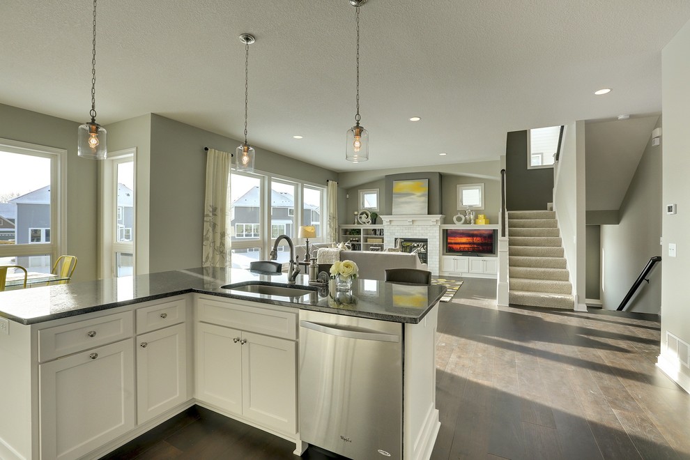 Example of a transitional kitchen design in Minneapolis
