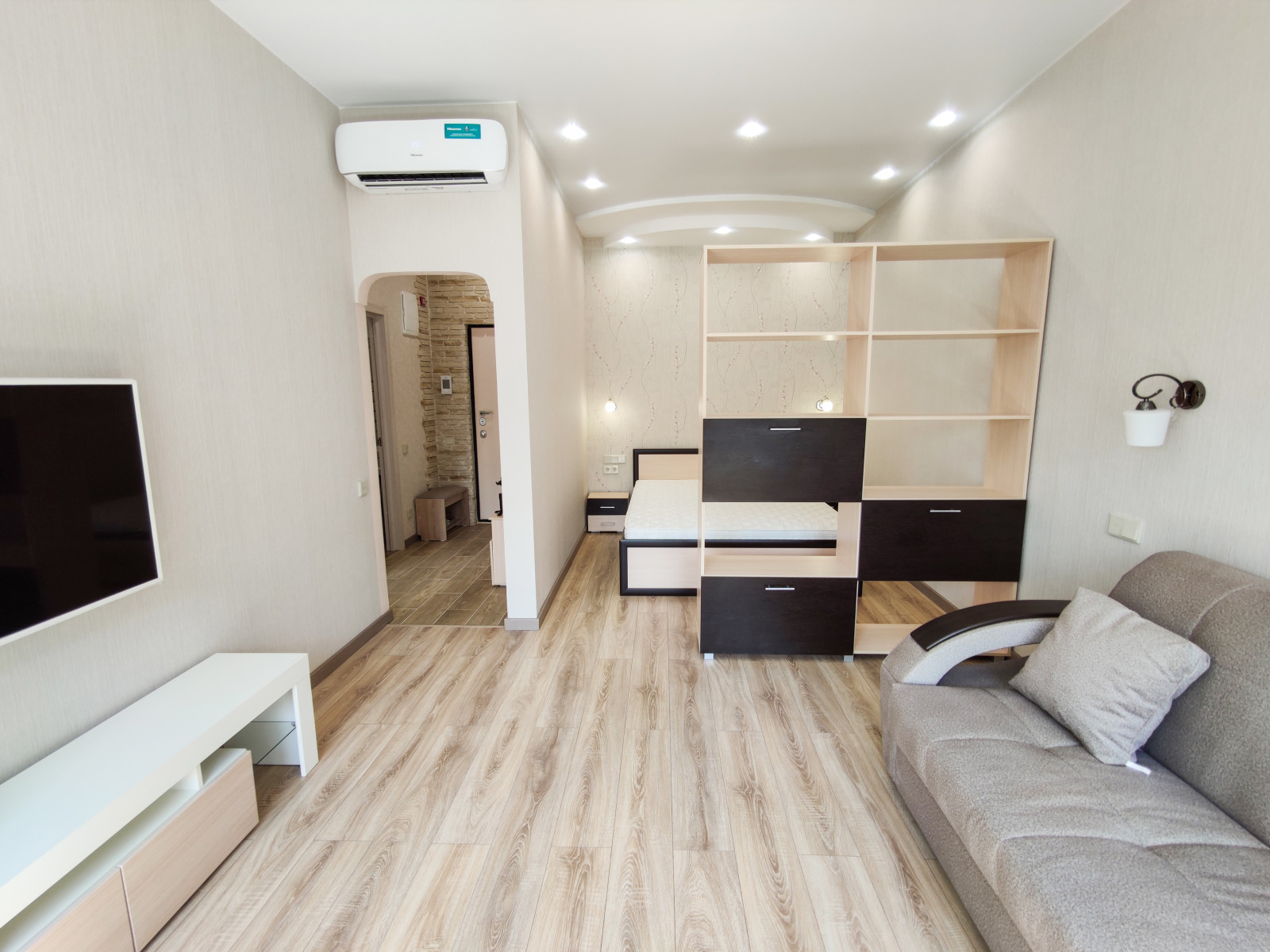 Гостиная с зонированной спальней 2