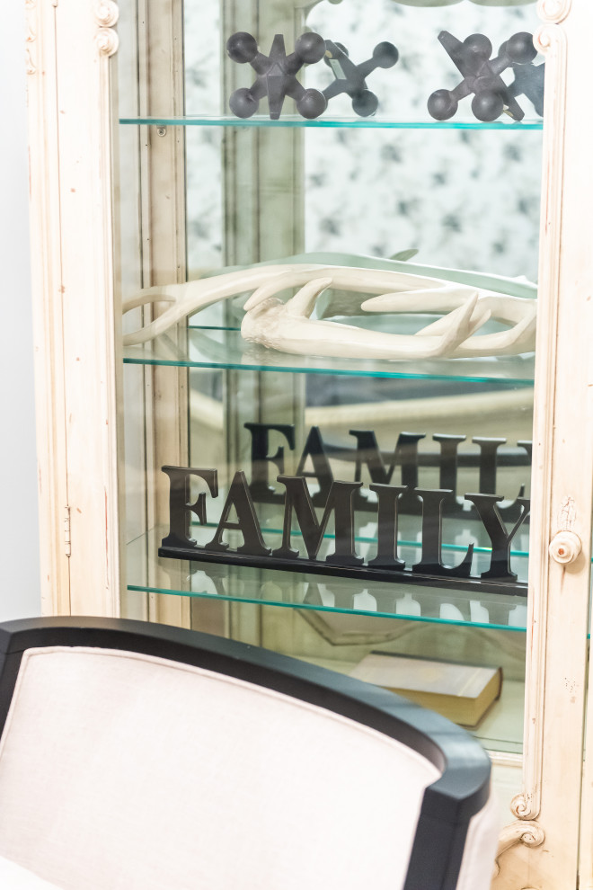 Inspiration for a transitional home design remodel in Toronto