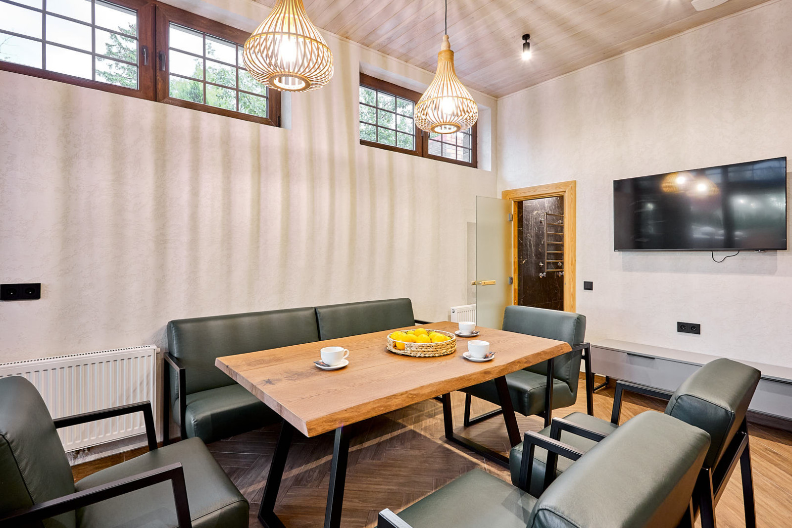 Кухня в современном стиле в гостиничном комплексе