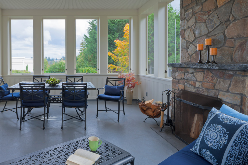 Expansive traditional backyard screened-in verandah in Seattle with a roof extension.